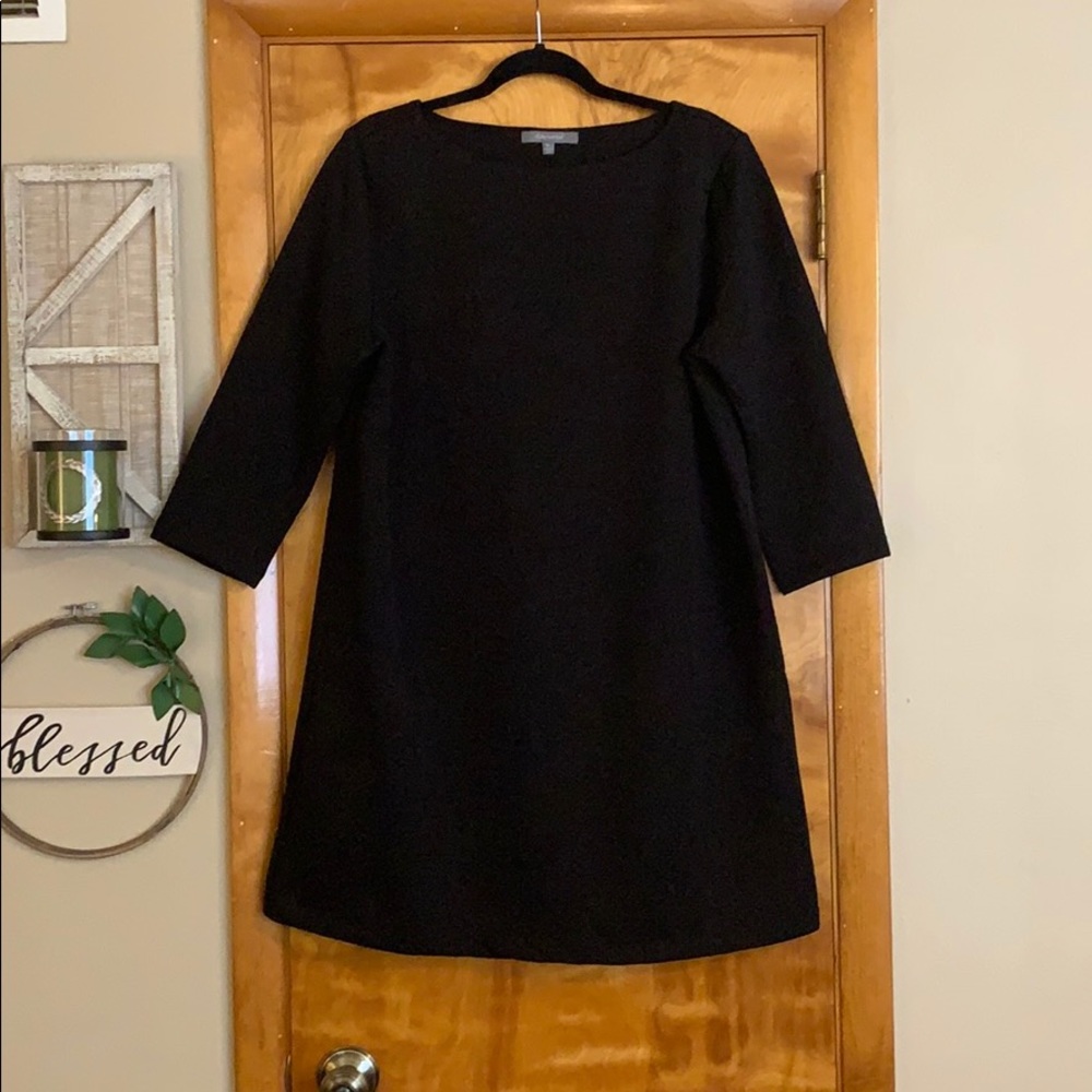 Daisy Fuentes black shift dress